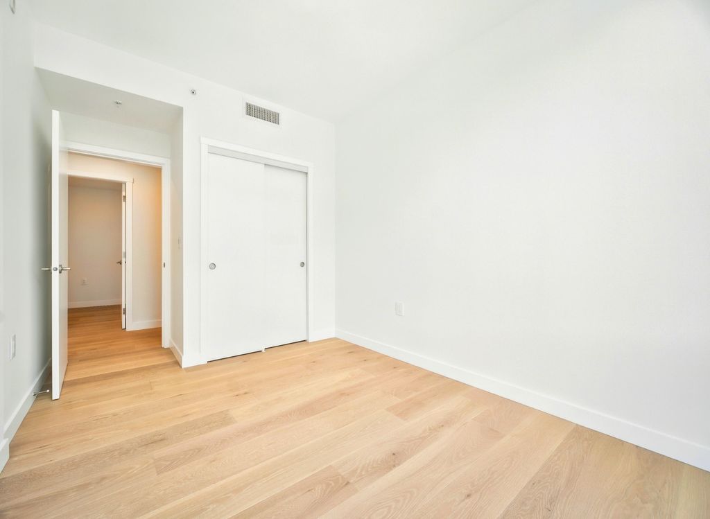 listing image 1109397546400850455