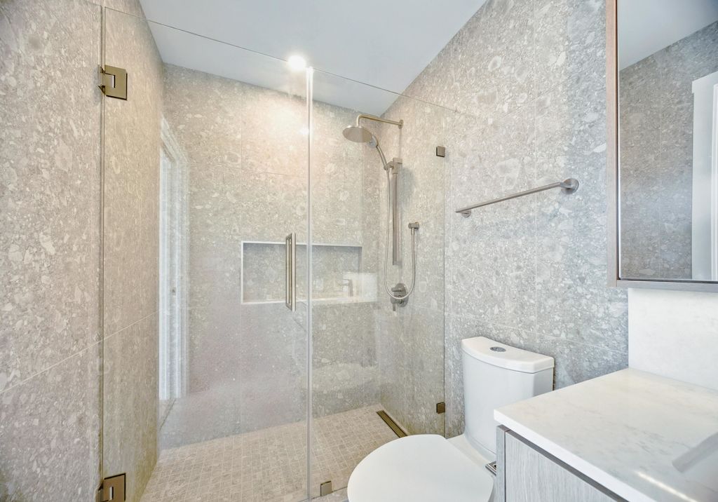 listing image 1105079200808505224