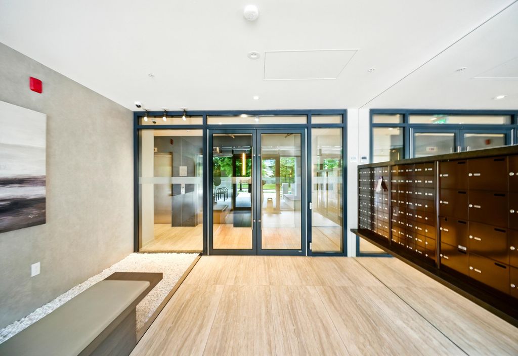 listing image 1103612117566960481