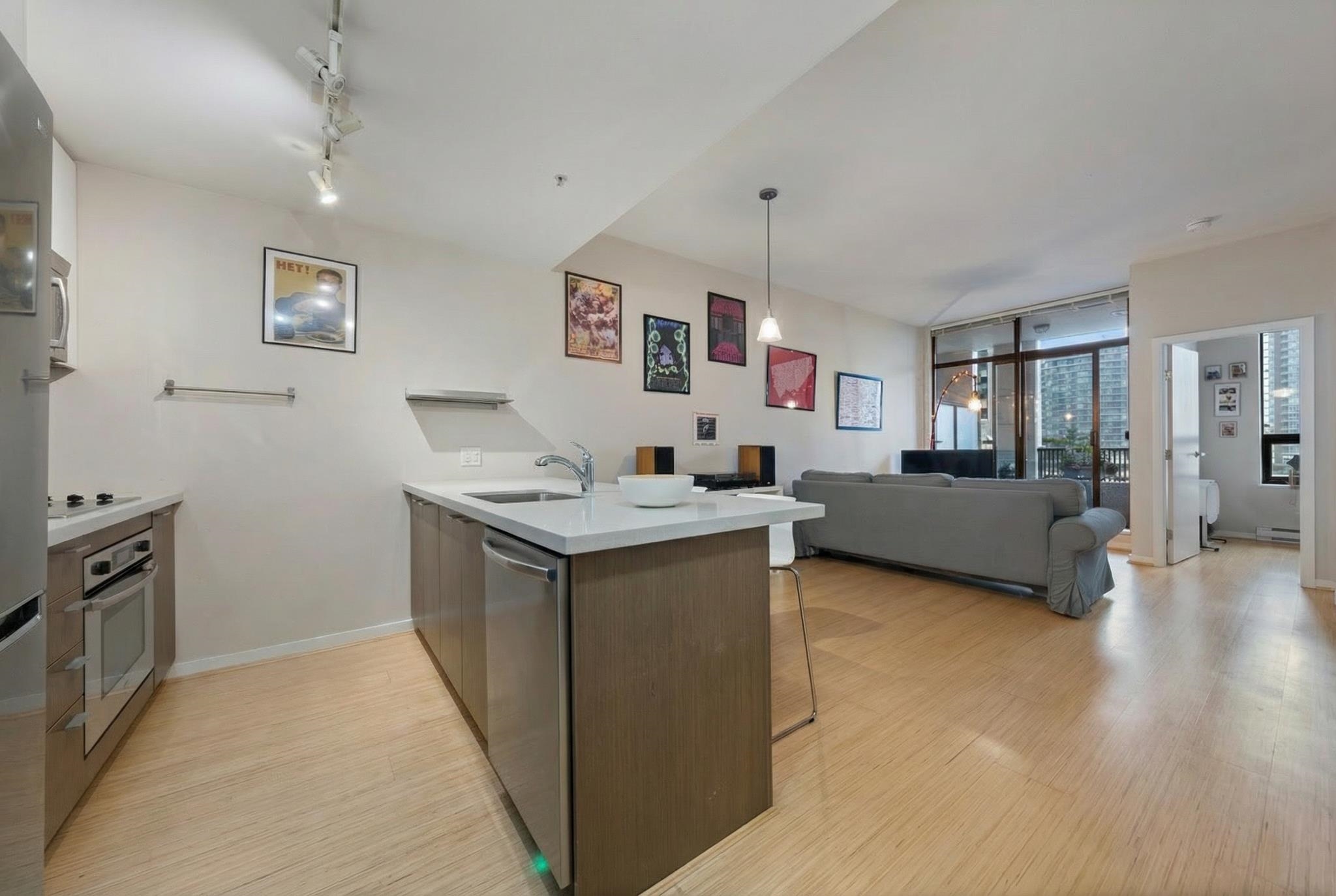 531 Beatty Street 606