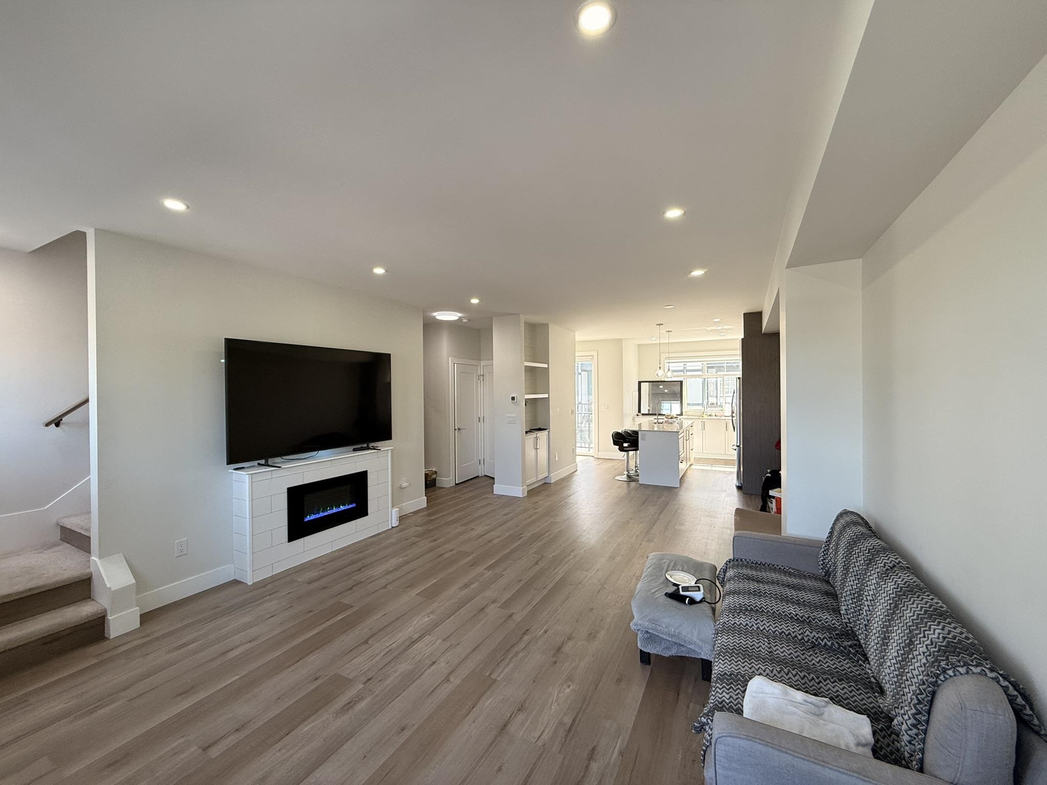 17528 60 Avenue 4