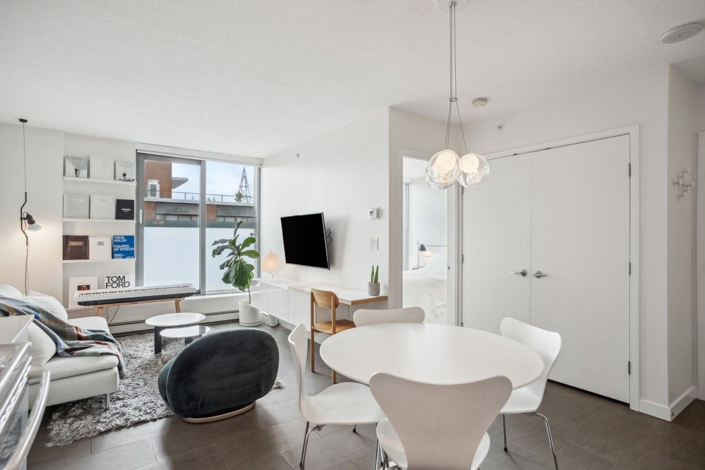 listing image 1101365062793123084