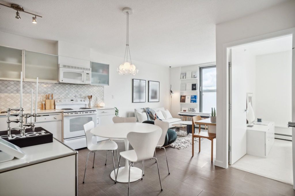 listing image 1106109539557523841