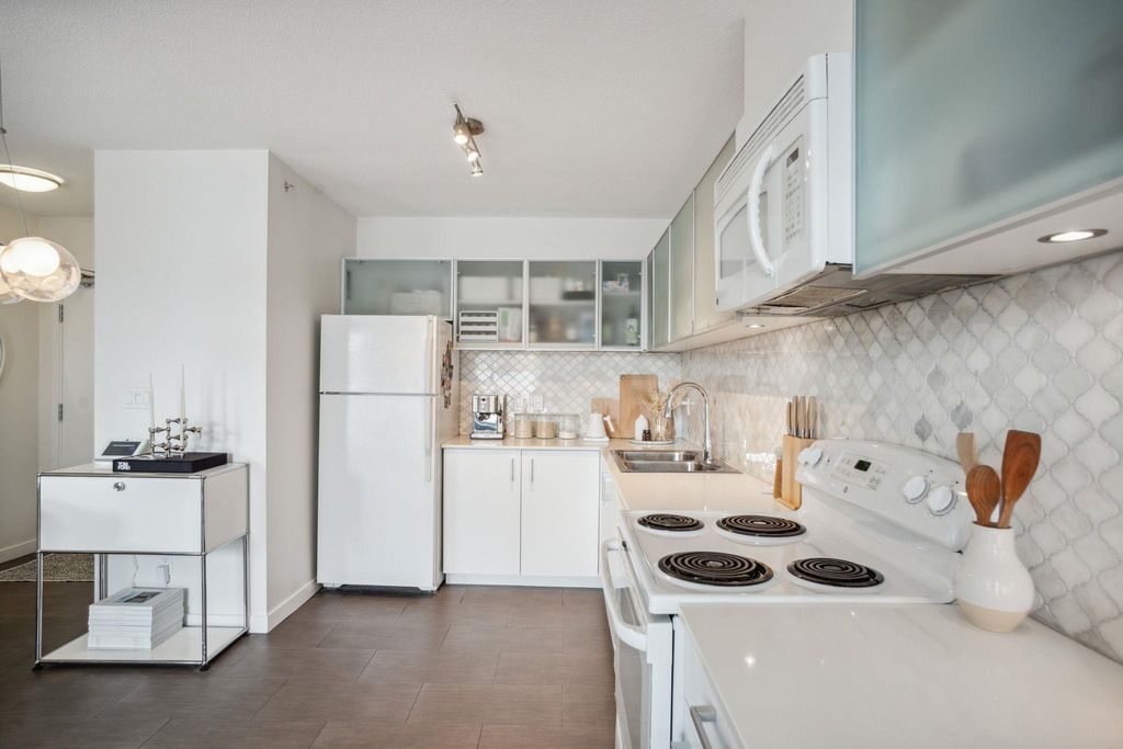 listing image 1106489082742780580