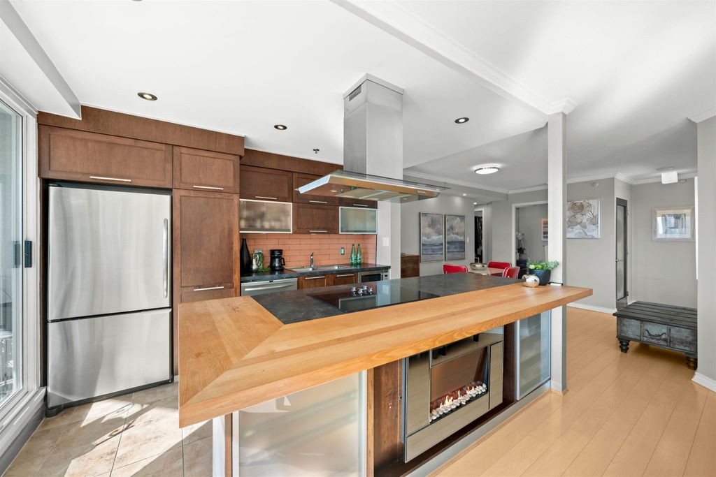 listing image 1106621028228800626