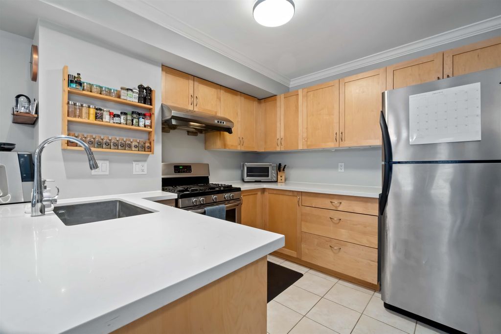 listing image 1105594301117548860