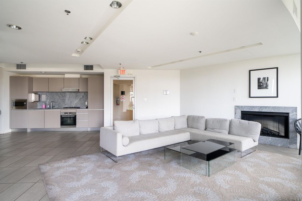 listing image 1101531535948680792