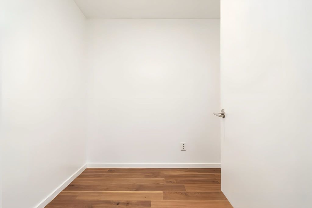 listing image 1103693837291506561