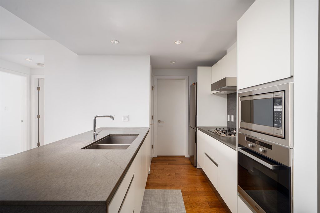 listing image 1104481247111858744