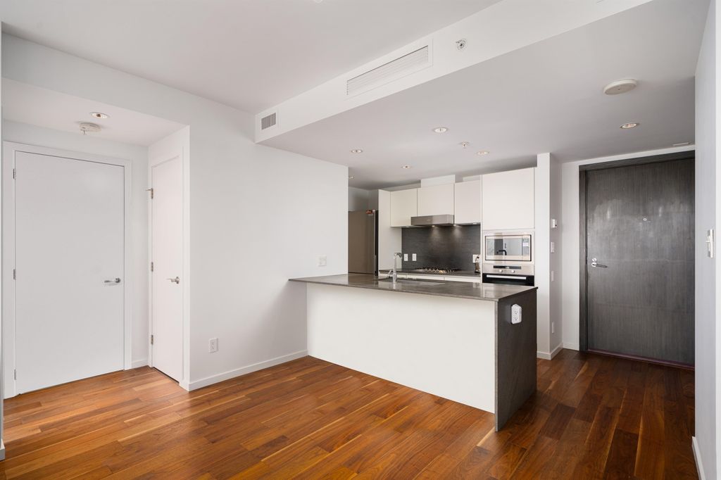 listing image 1101570232238636946