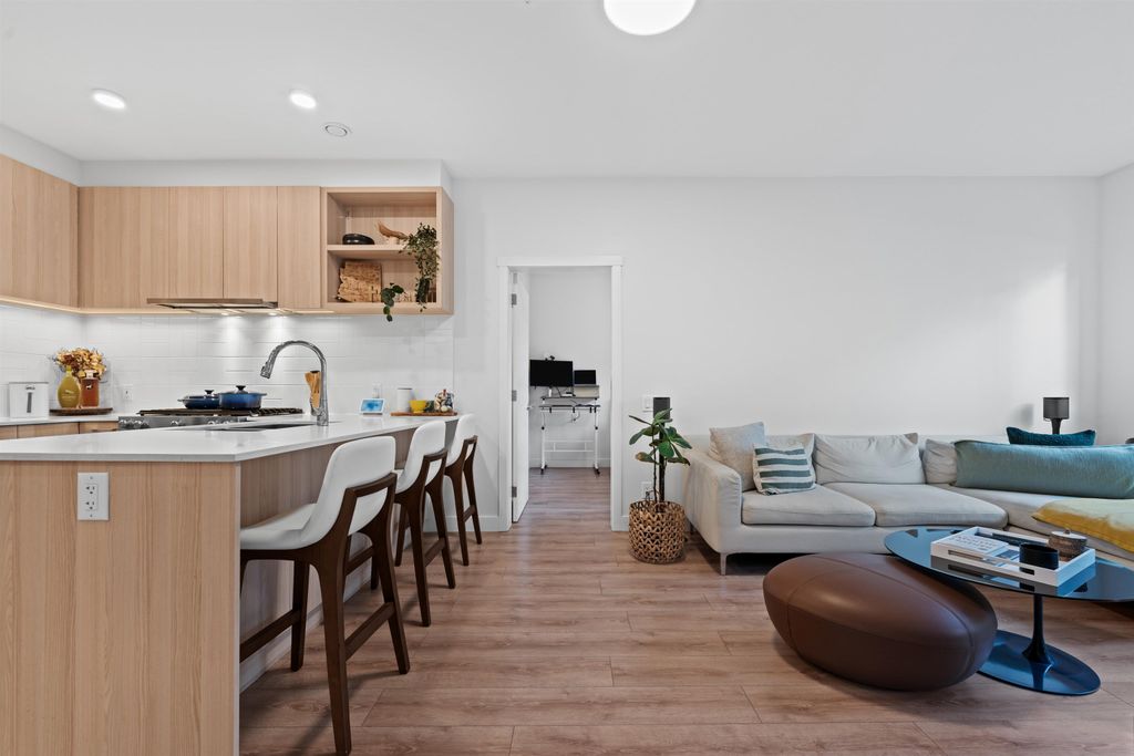 listing image 1100643075398158146