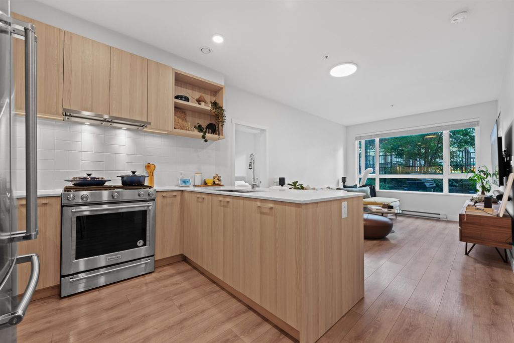 listing image 1107796034261755395