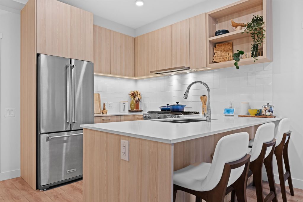 listing image 1105366410456574607