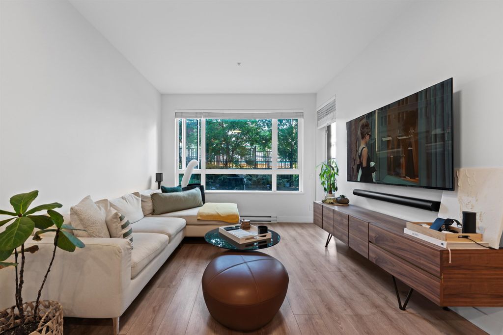 listing image 1104912111797517570