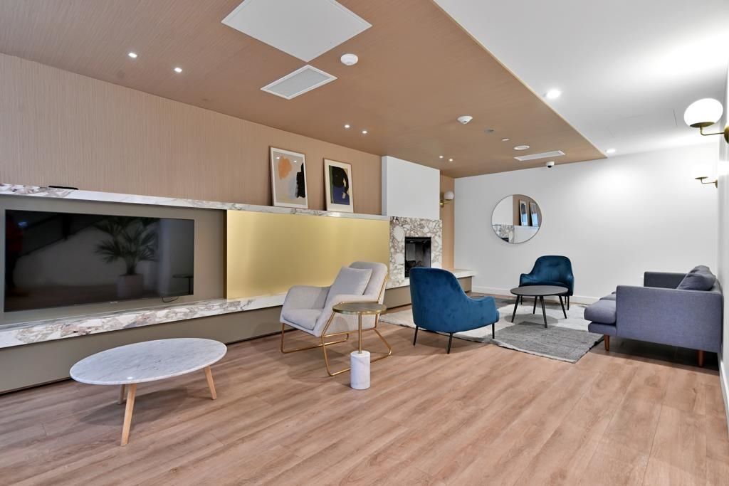 listing image 1104099751908564927