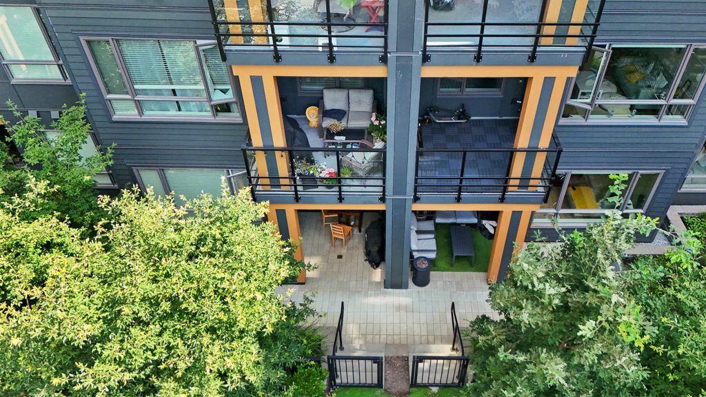 listing image 1101641397951210370