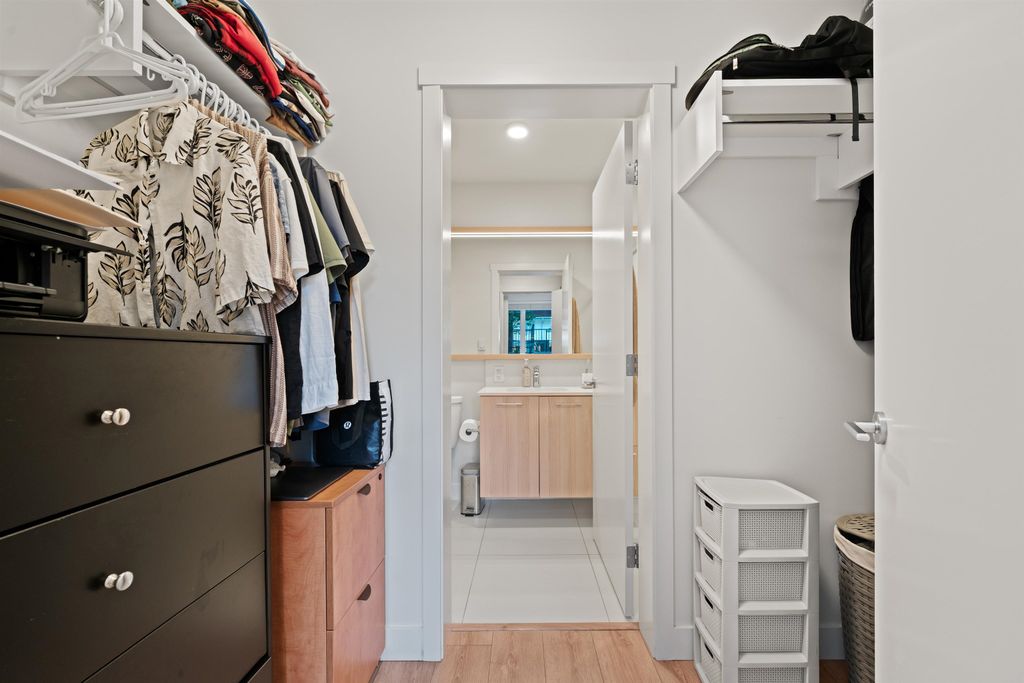 listing image 1102292961132261381