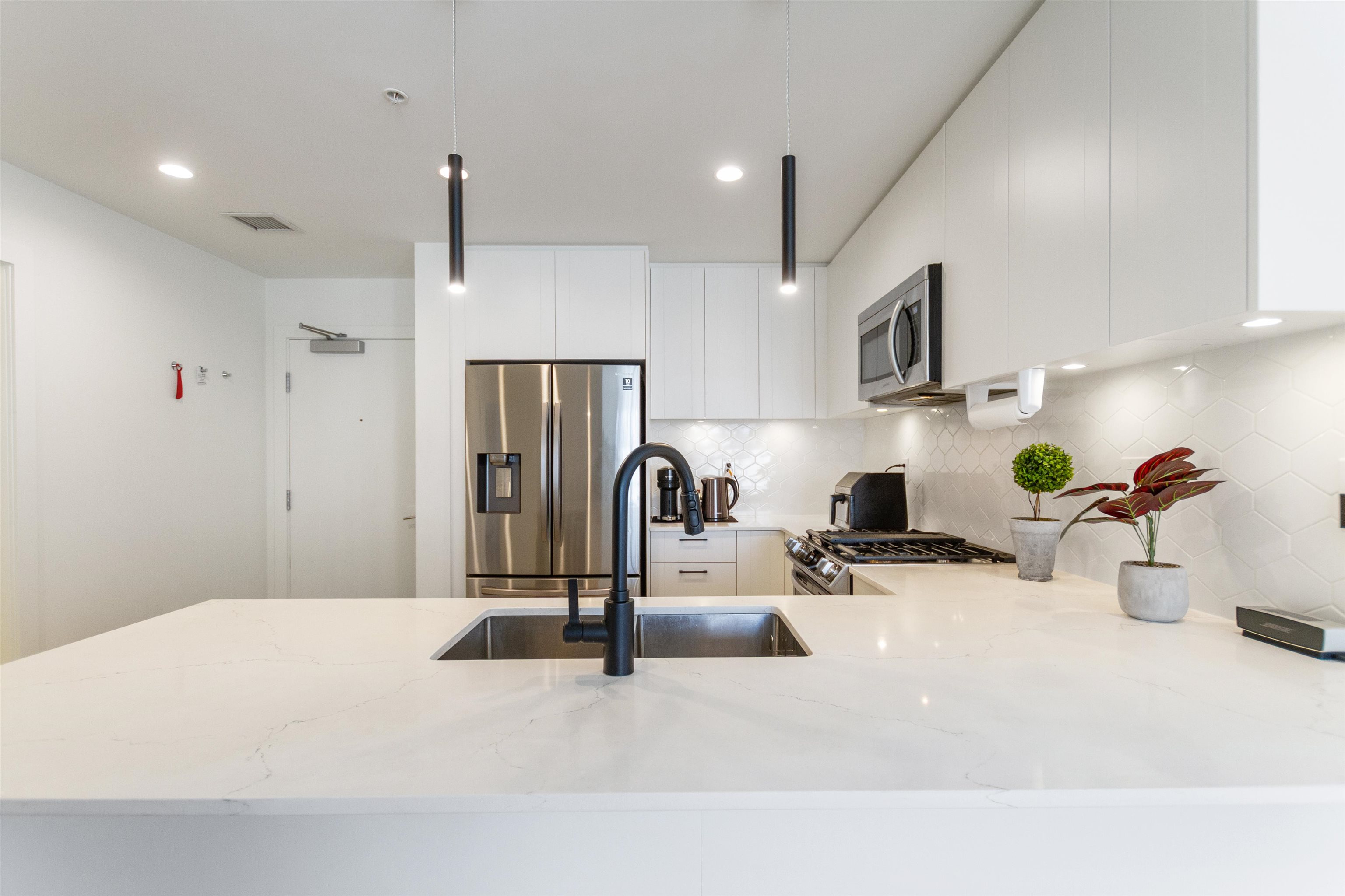 20018 83a Avenue B308