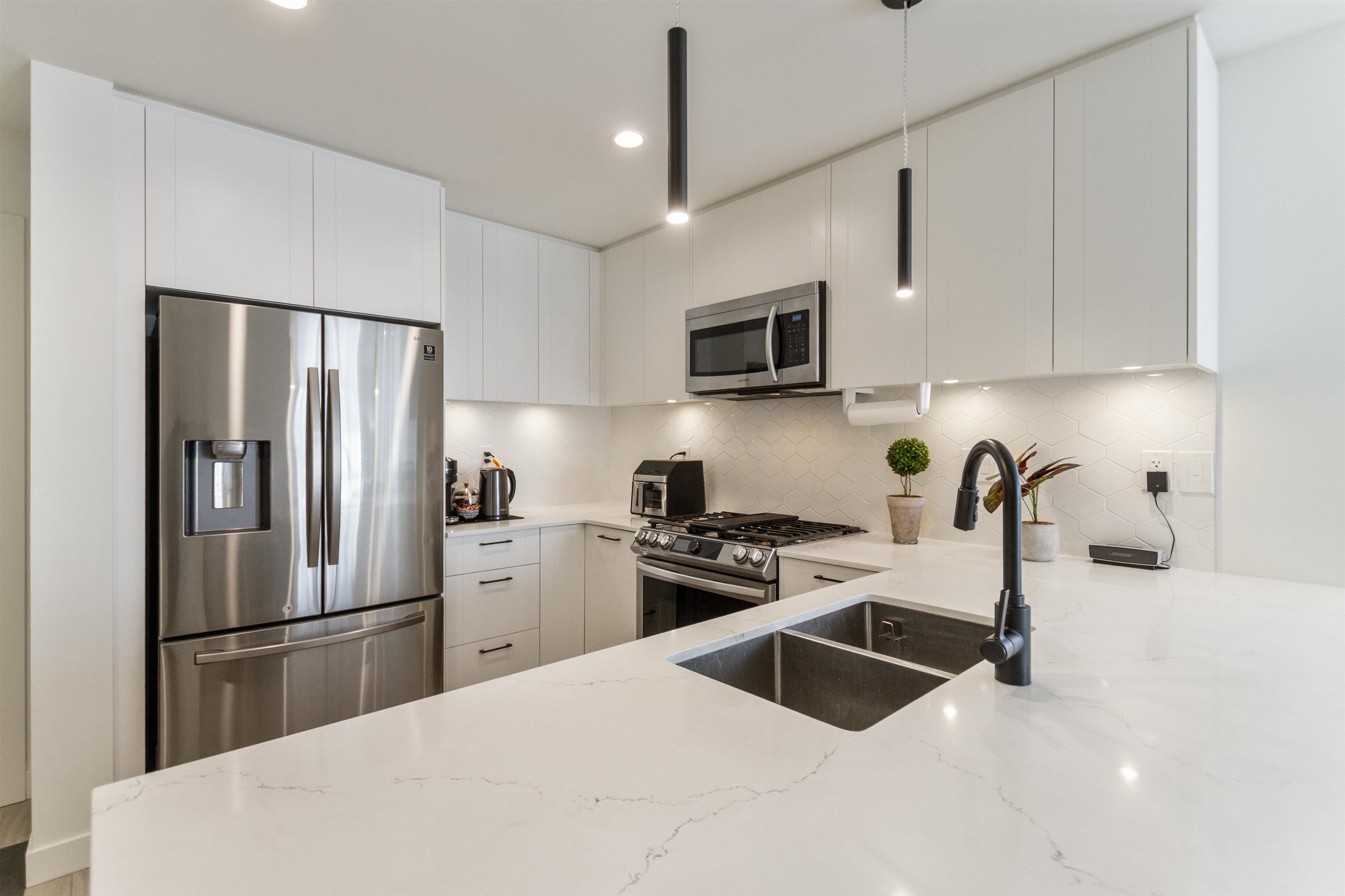 20018 83a Avenue B308