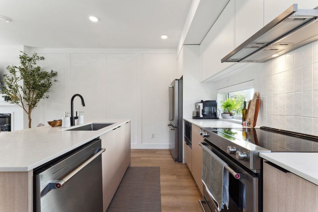 listing image 1109347502053383684