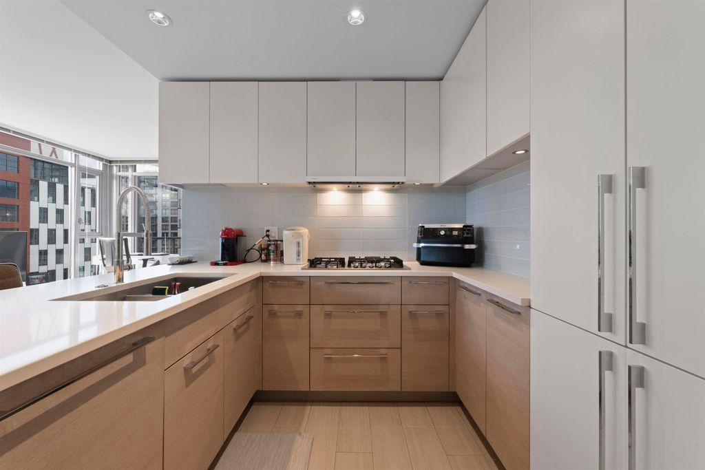 listing image 1109656149244394368
