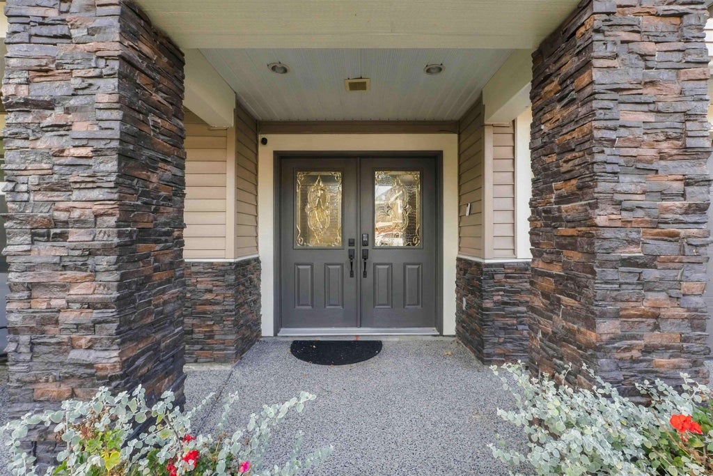 Photo of 2753 Carriage Court, Abbotsford, BC V4X 0A3 (MLS # R3172202)