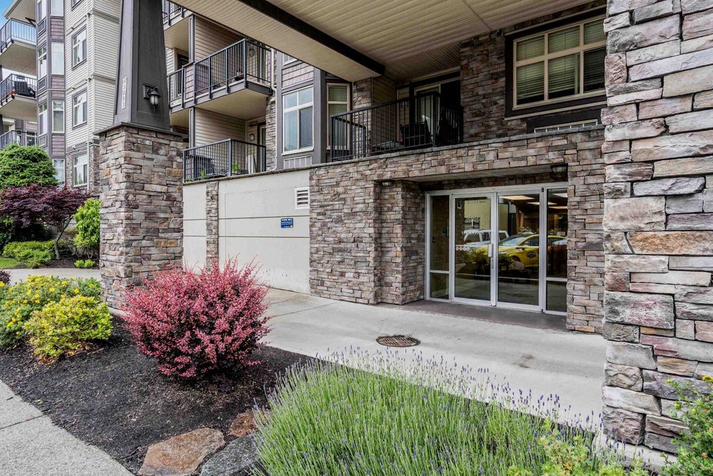 Photo of 45893 Chesterfield Avenue #412, Chilliwack, BC V2P 1M5 (MLS # R3172003)
