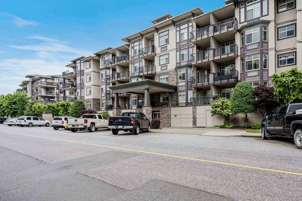 Photo of 45893 Chesterfield Avenue #412, Chilliwack, BC V2P 1M5 (MLS # R3172003)