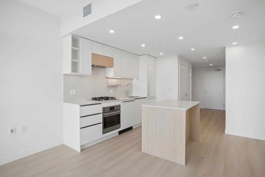 Photo of 13573 98a Avenue #2905, Surrey, BC V3T 0X1 (MLS # R3152955)