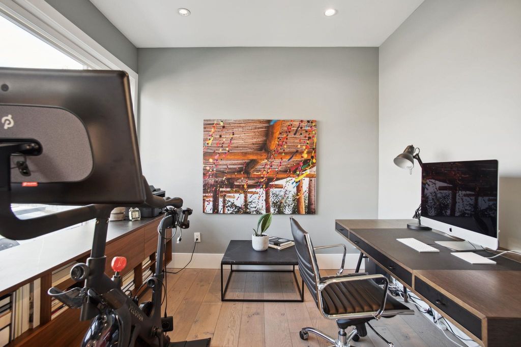 listing image 1107875190721426693