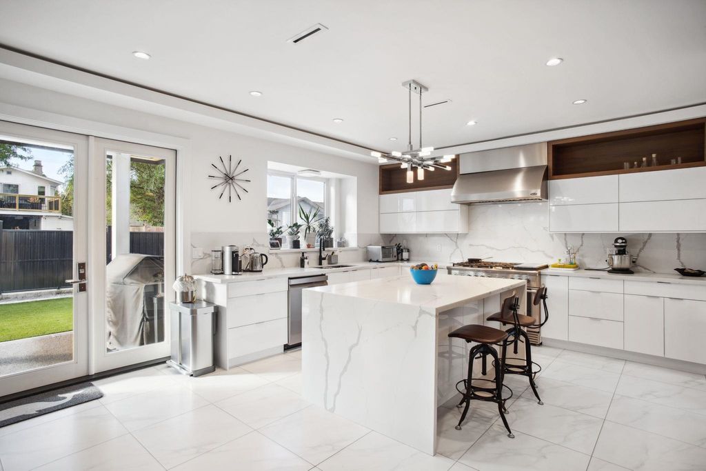 listing image 1102511530092325800