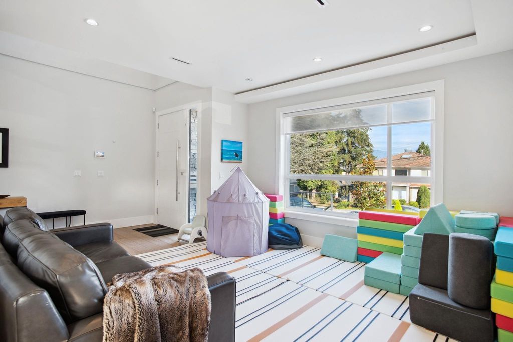 listing image 1102819046782274535