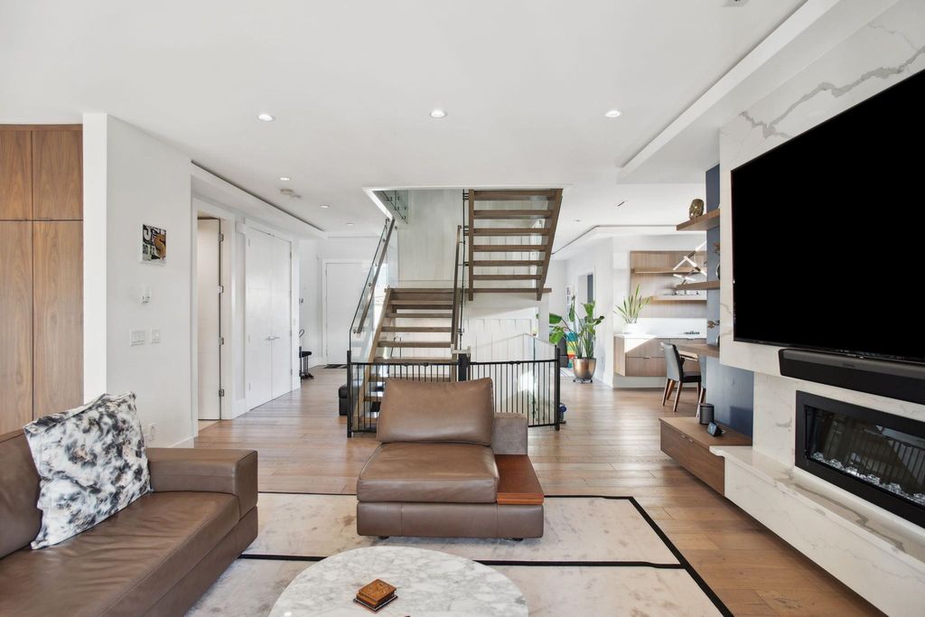 listing image 1102428216660471124