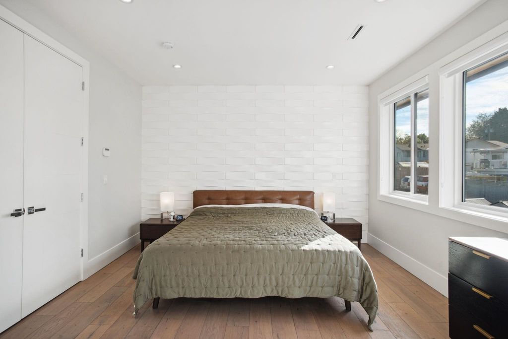 listing image 1103163287471839108