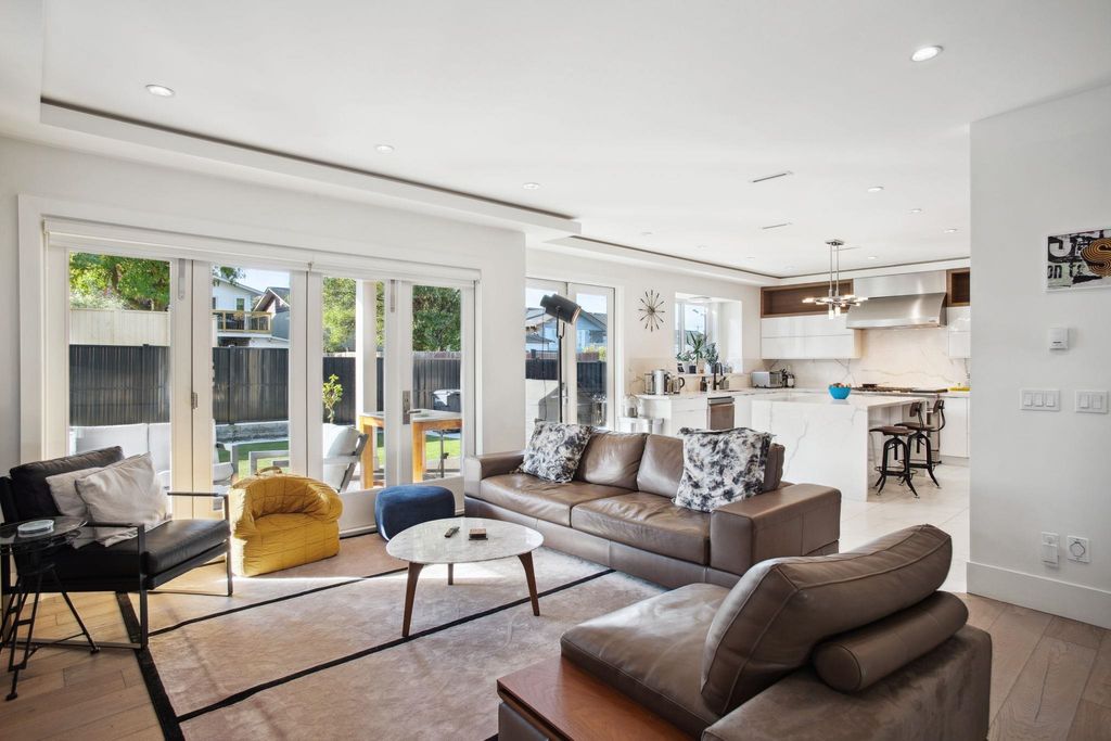 listing image 1101738536650293573