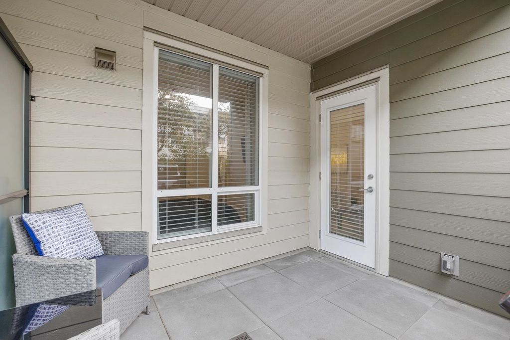 listing image 1103530242031555258