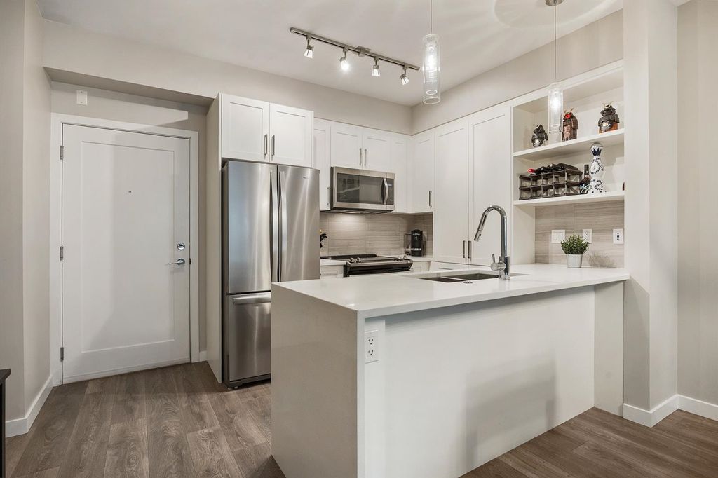 listing image 1101624258099686754