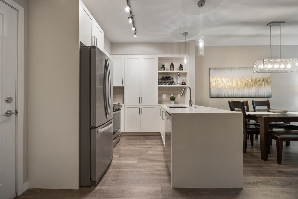 listing image 1102704410222442609