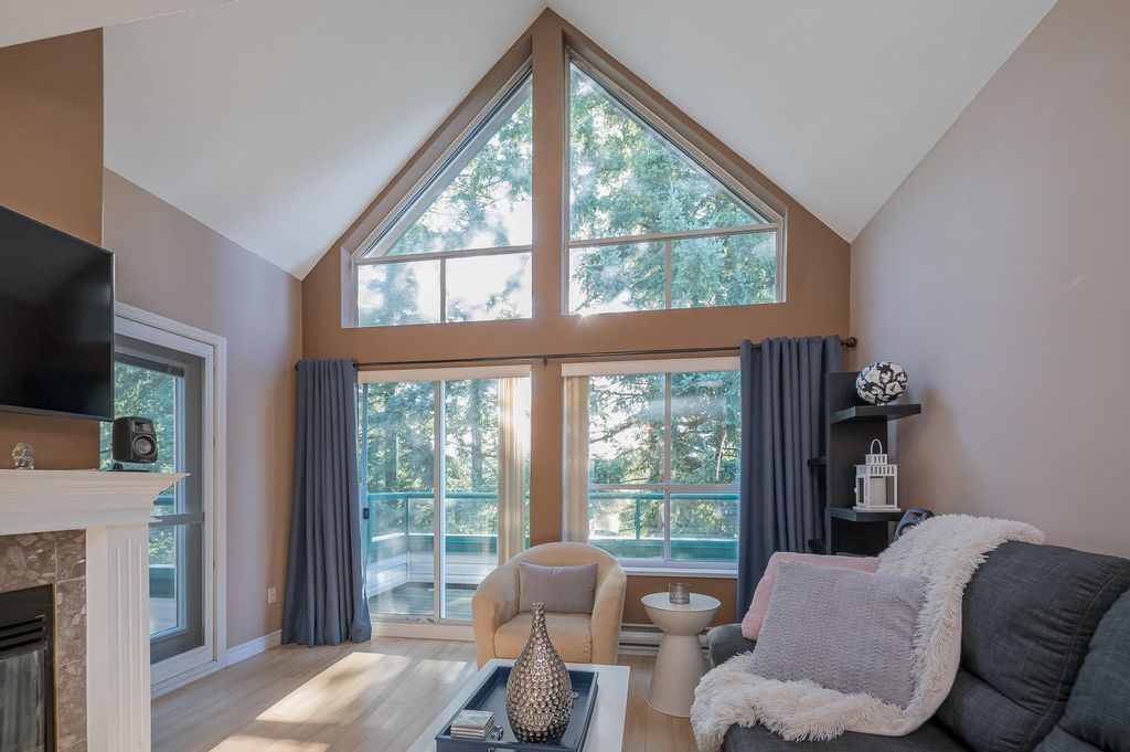 Photo of 33280 E Bourquin Crescent #407, Abbotsford, BC V2S 7K2 (MLS # R3095747)