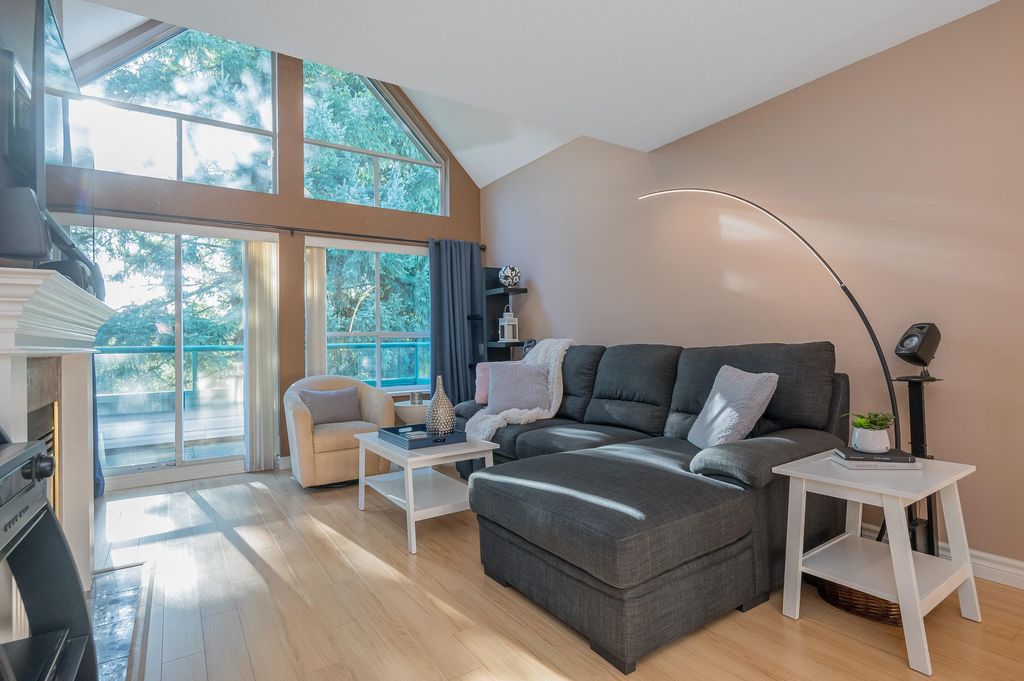 Photo of 33280 E Bourquin Crescent #407, Abbotsford, BC V2S 7K2 (MLS # R3095747)