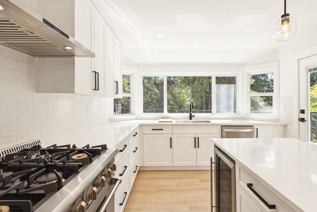 listing image 1102849277732583427