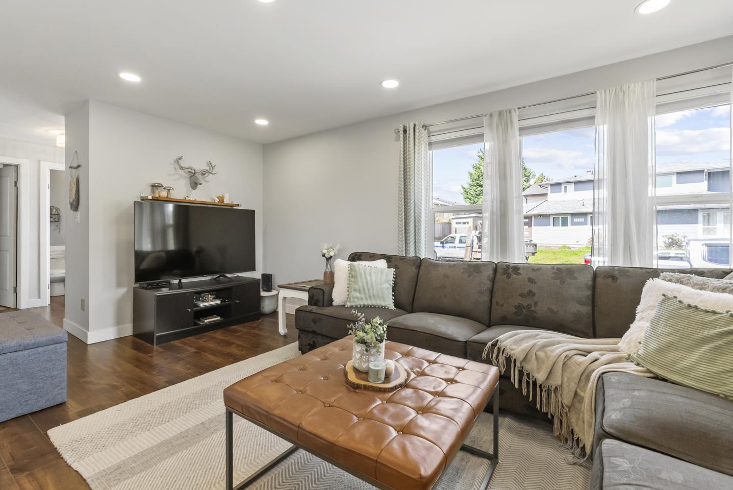 2491 Wayburne Crescent