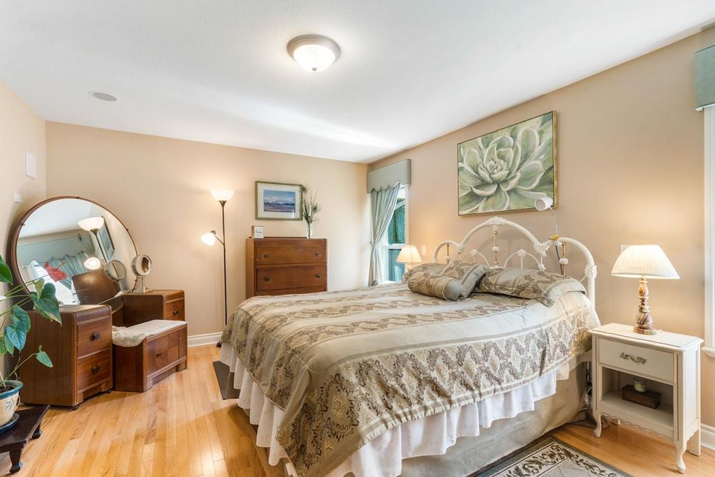listing image 1104348242858839230