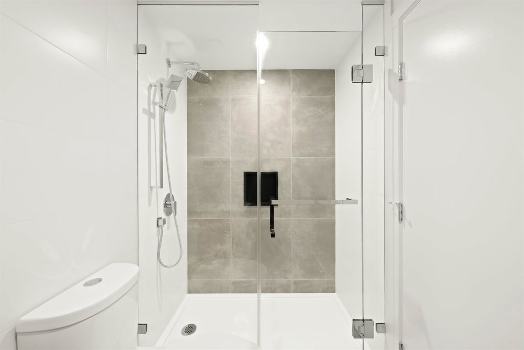 listing image 1106708407686874385