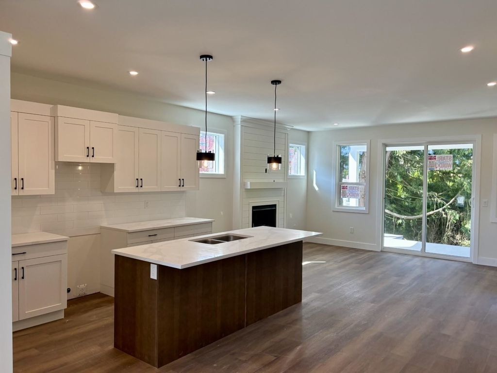 Photo of 10165 Hymar Drive, Chilliwack, BC V2P 5T5 (MLS # R3104171)