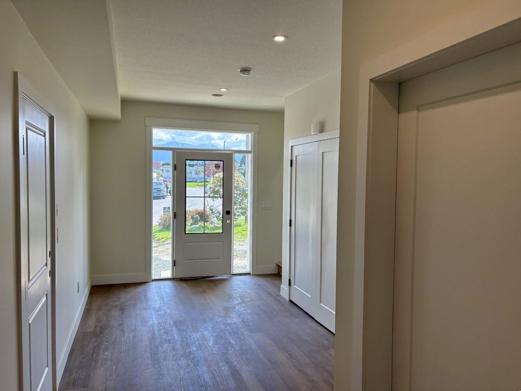 Photo of 10165 Hymar Drive, Chilliwack, BC V2P 5T5 (MLS # R3104171)