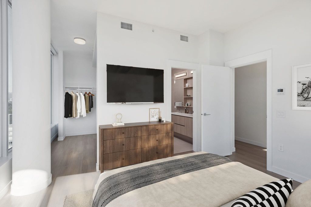 listing image 1100351085369818834