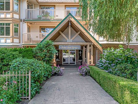 2059 Chesterfield Avenue 413 North Vancouver BC V7M 2P4