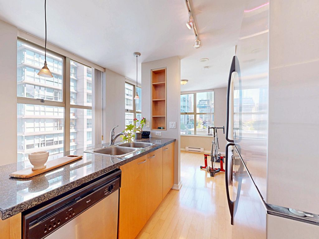 listing image 1103972101072226100