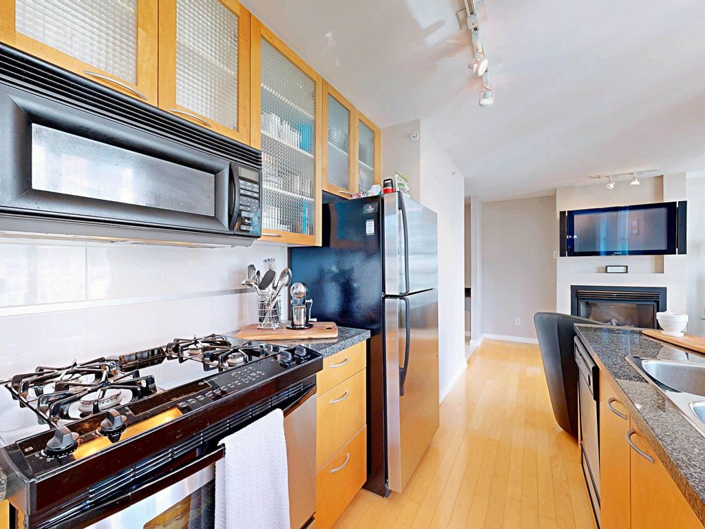 listing image 1101478619021432817